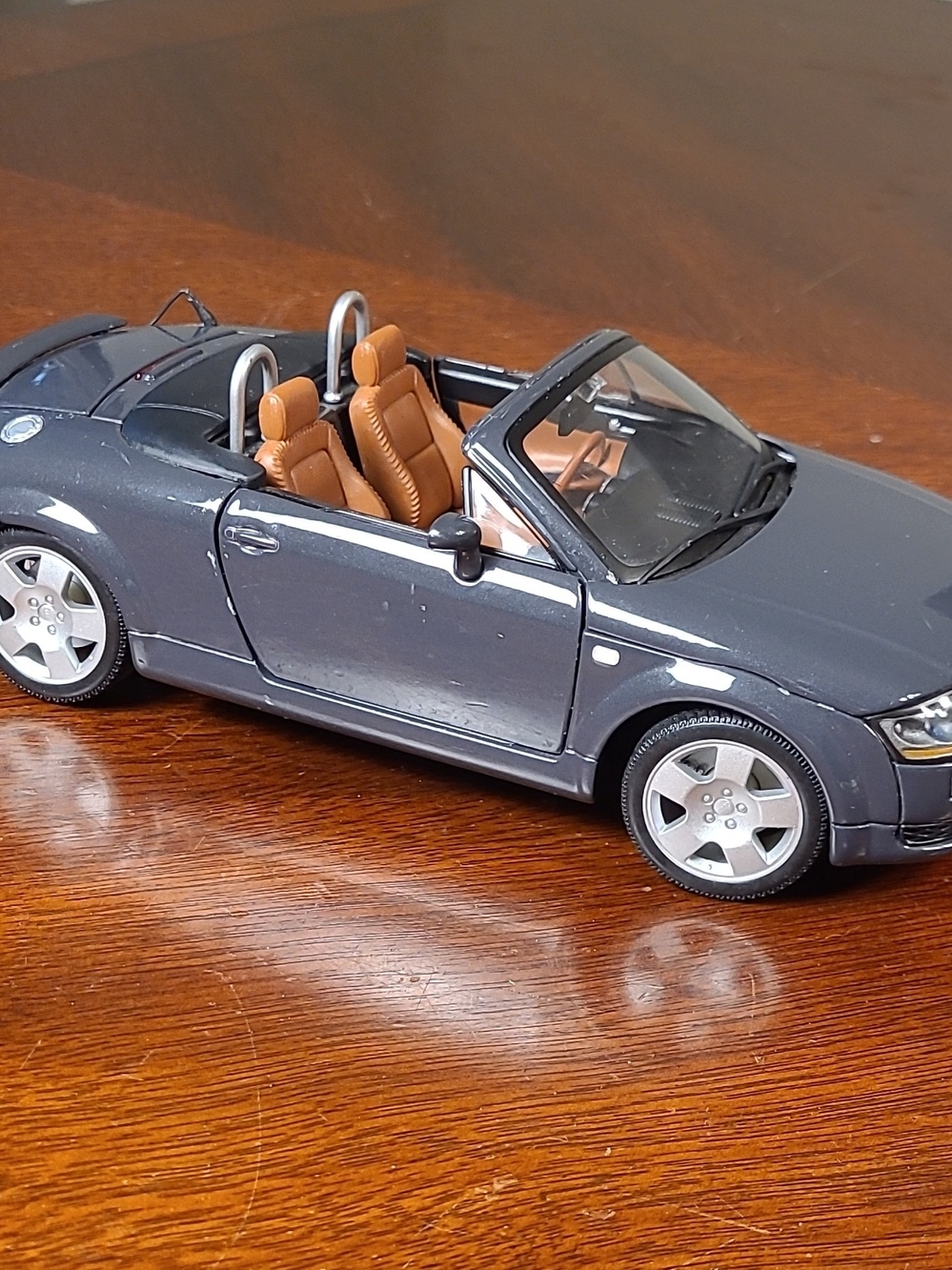 Audi TT Roadster 1:18 Die Cast Model Car Opening Doors, Hood, & Trunk, Steerable